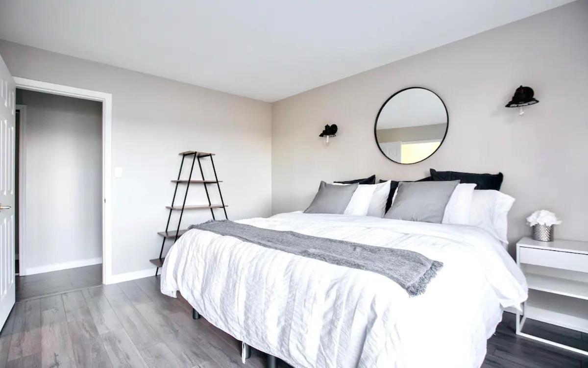 Stunning Home With Amazing Views Near The City Victoria Eksteriør billede