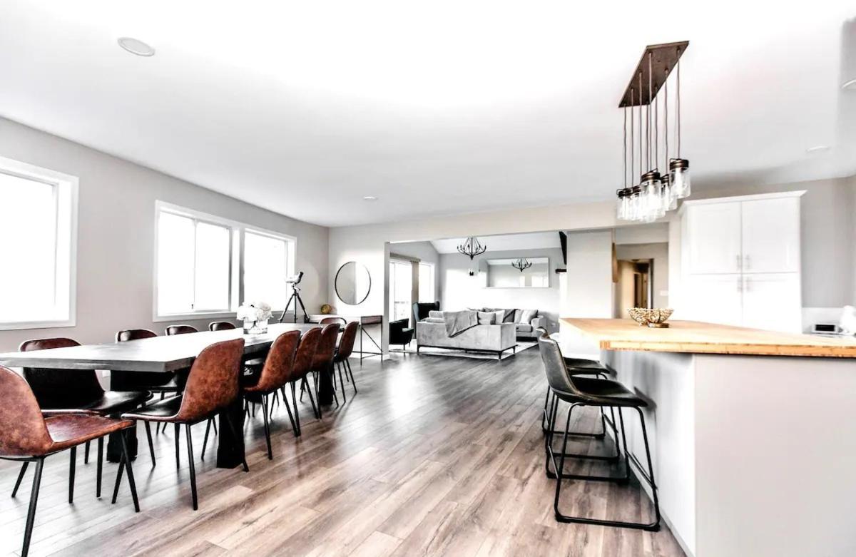 Stunning Home With Amazing Views Near The City Victoria Eksteriør billede